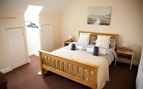 Y-Not Cottages - 1Br, Scenic Edge, Terrace, Parking, Sleeps 4